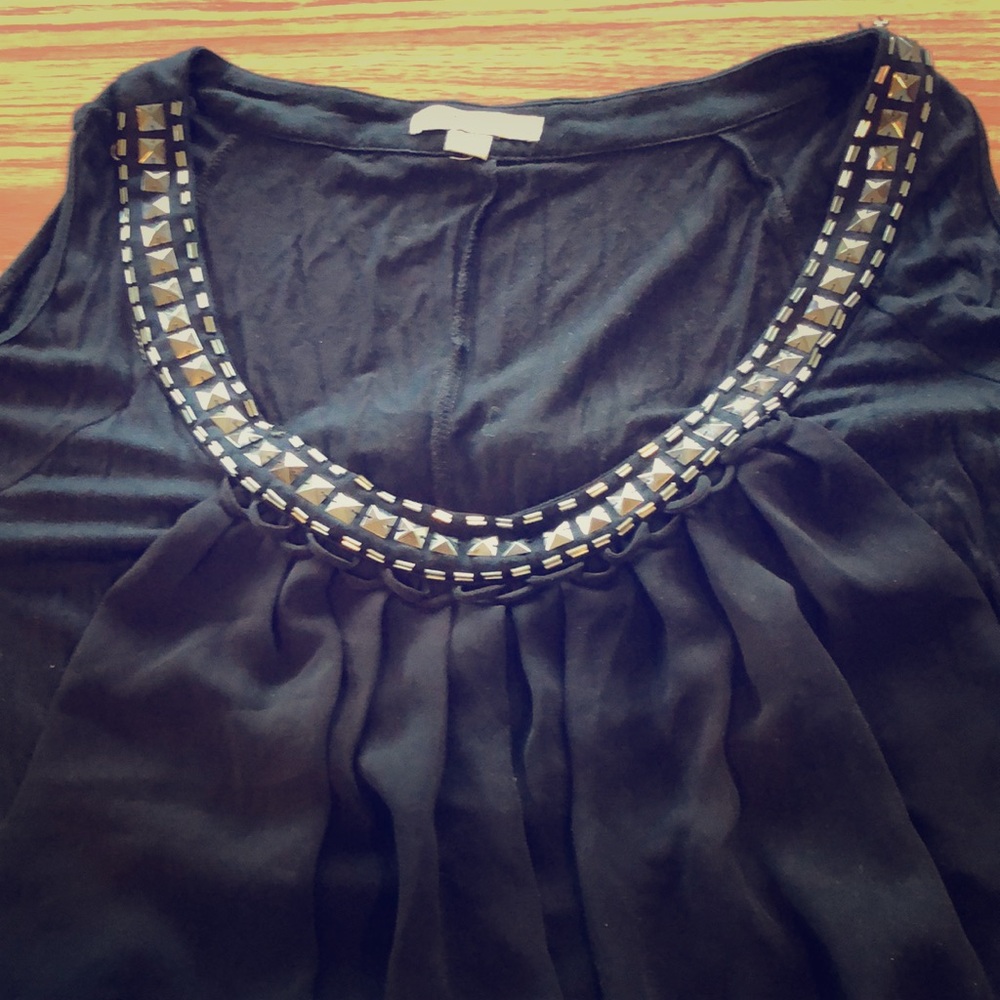 Black keyhole sleeve blouse